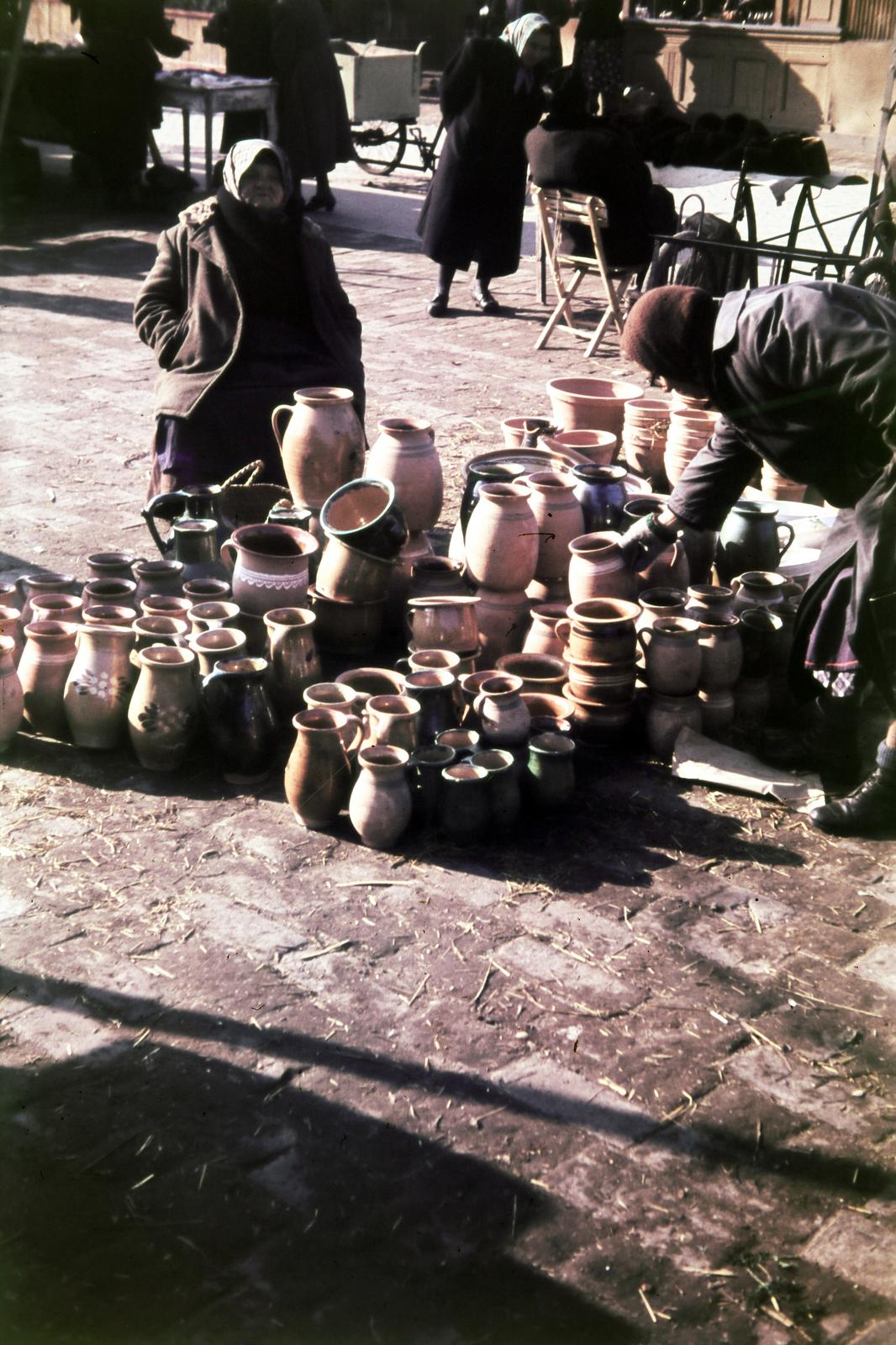 1955, Csaba László örökösei, market, colorful, ceramics, pottery, seller, Fortepan #287863