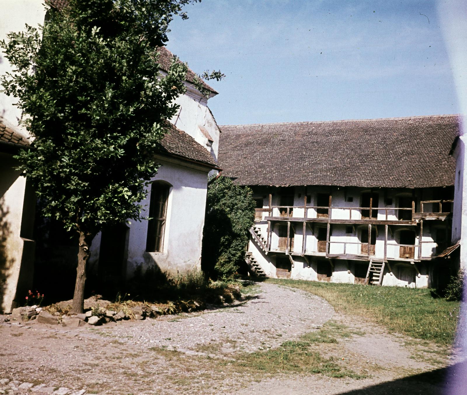 Romania,Transylvania, evangélikus erődtemplom., 1956, Csaba László örökösei, colorful, fortified church, Saxon ethnicity, Fortepan #287906