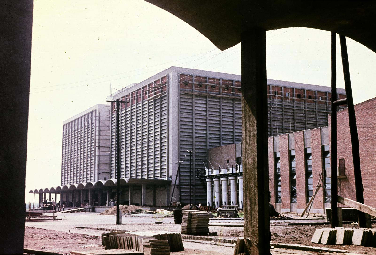 Magyarország, Miskolc, Fonoda utca 21., Hűtőház (tervező Csaba László, 1959.)., 1959, Csaba László örökösei, színes, modern építészet, építkezés, Fortepan #287925