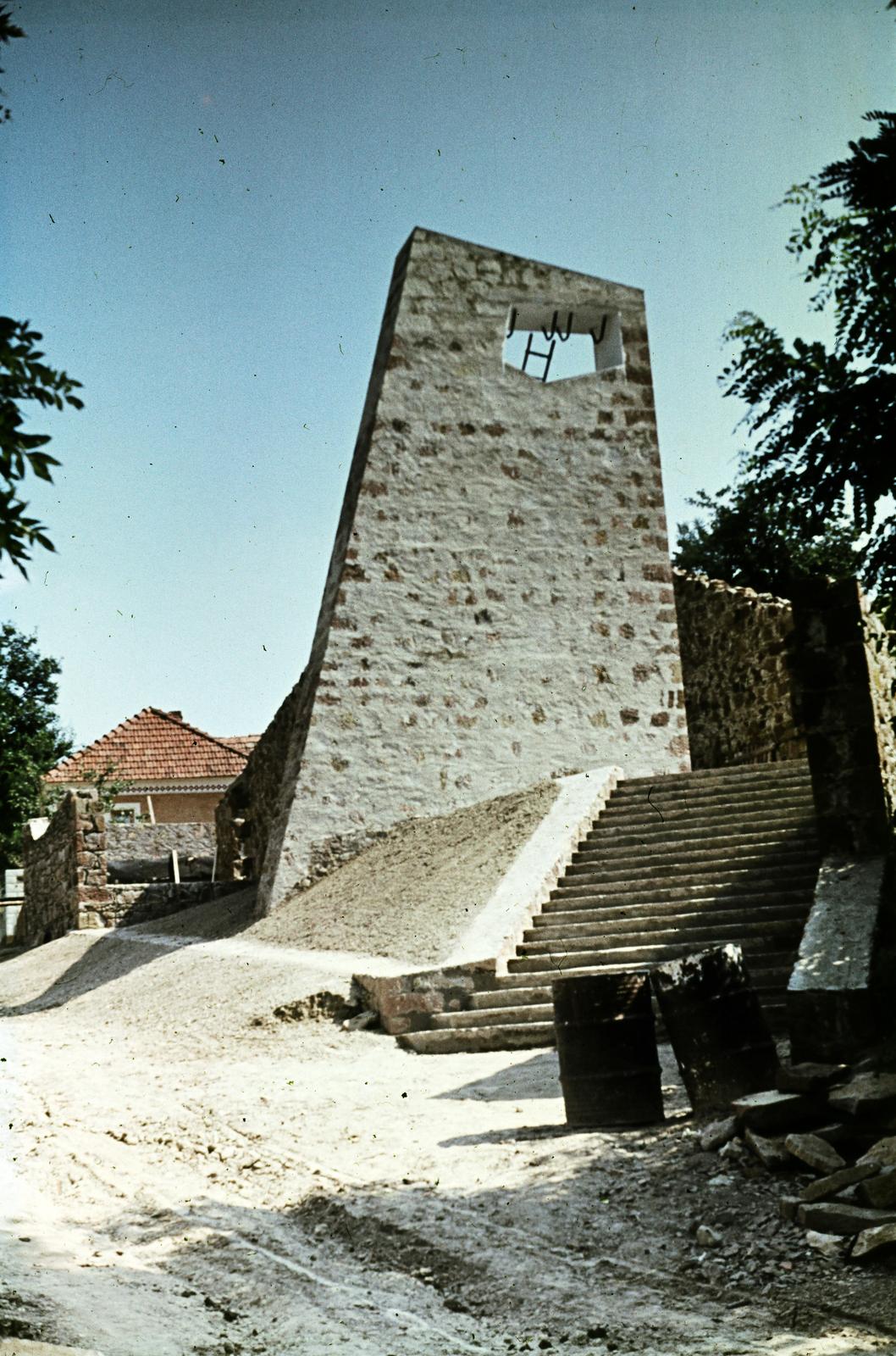 Magyarország, Cserépváralja, Munkácsy Mihály utca (Felszabadítók útja), a Munkás Szent József-templom építkezése (tervező Csaba László, 1961.)., 1961, Csaba László örökösei, színes, Fortepan #287928