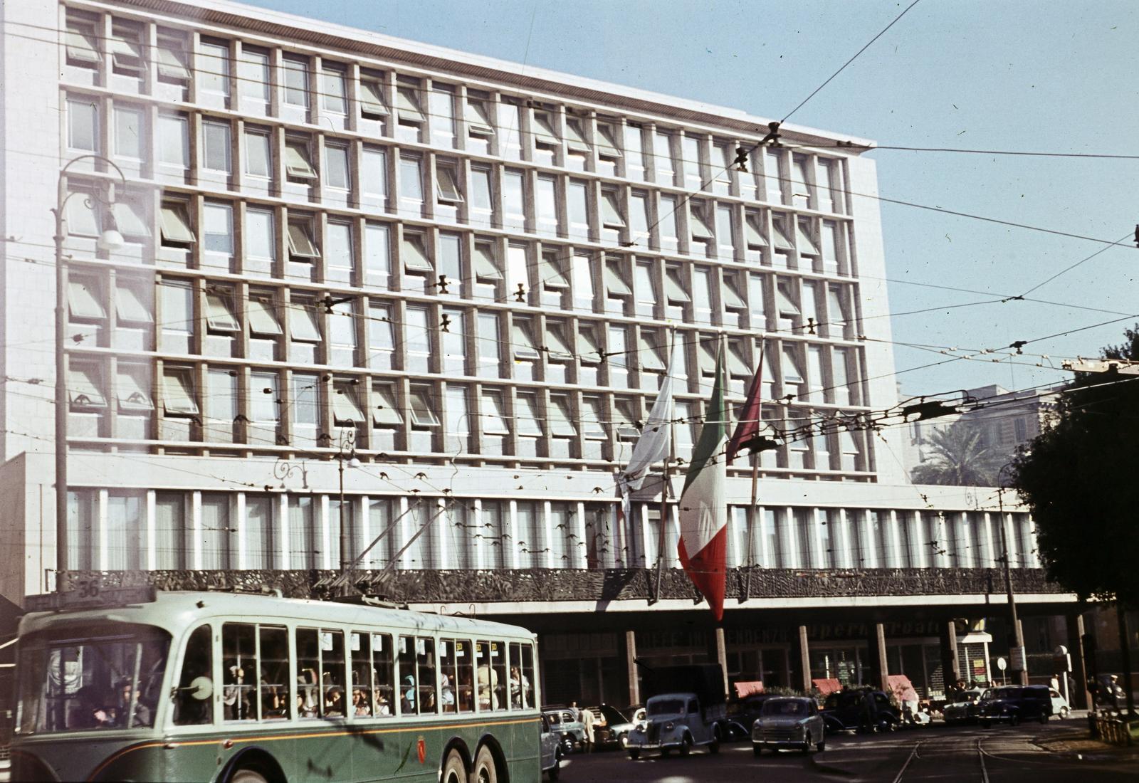 Italy, Rome, Piazza dell'Indipendenza, szemben a Federconsorzi épülete., 1960, Csaba László örökösei, colorful, modern architecture, window, Fortepan #287962