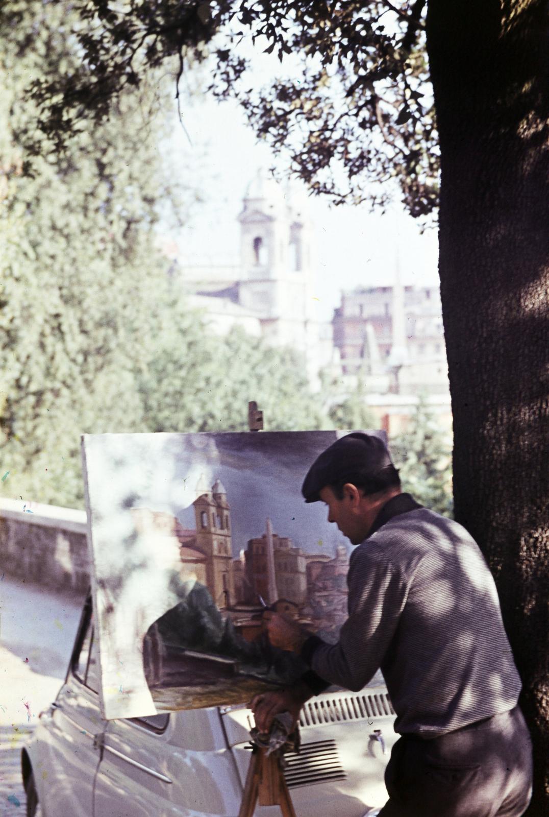 Italy, Rome, a festő a Viale della Trinità dei Monti-n az Académie Nationale de France portálja előtt áll. A festményen a Trinitá dei Monti templom és előtte az egyiptomi obeliszk., 1960, Csaba László örökösei, colorful, landscape, easel, painter, Fortepan #287971