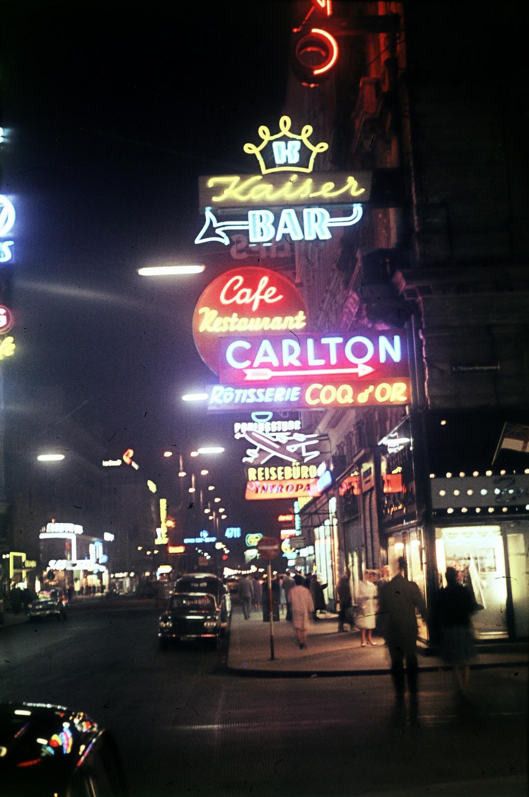 Ausztria, Bécs, Kärntner Strasse, jobbra a Maysedergasse torkolata., 1962, Csaba László örökösei, neon felirat, neonreklám, színes, Fortepan #287987