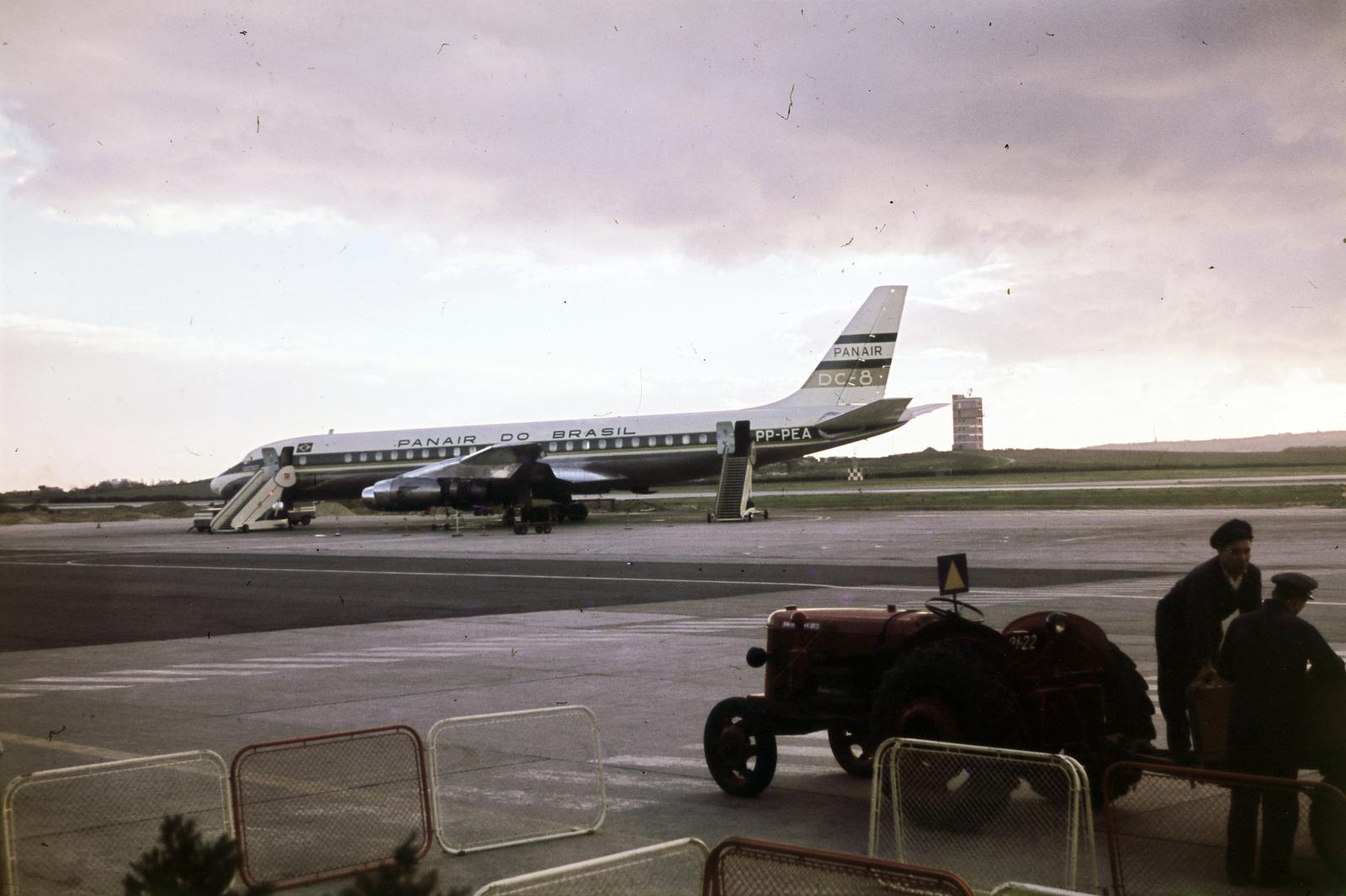 Brazília, 1962, Csaba László örökösei, színes, McDonnell Douglas-márka, repülőgép, traktor, McDonnell Douglas DC-8, Panair do Brasil légitársaság, Fortepan #288035