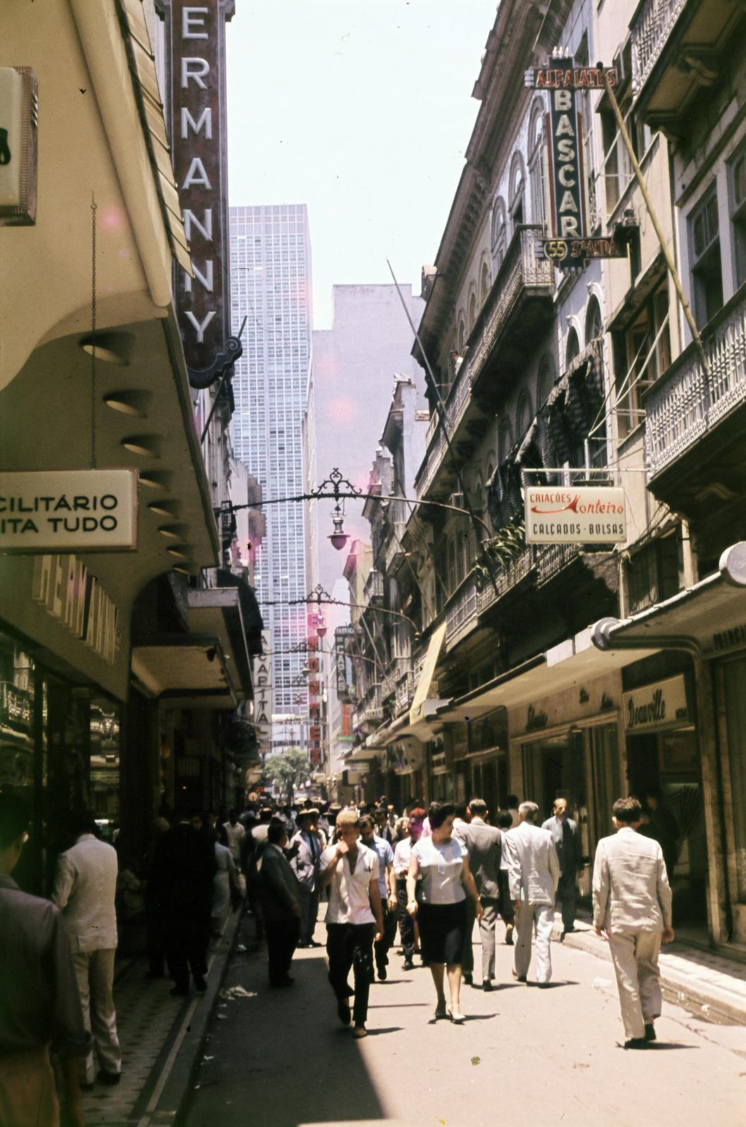 Brazil, Rio de Janeiro, a Rua Gonçalves Dias az Avenida Nilo Peçanha felé., 1962, Csaba László örökösei, Fortepan #288043