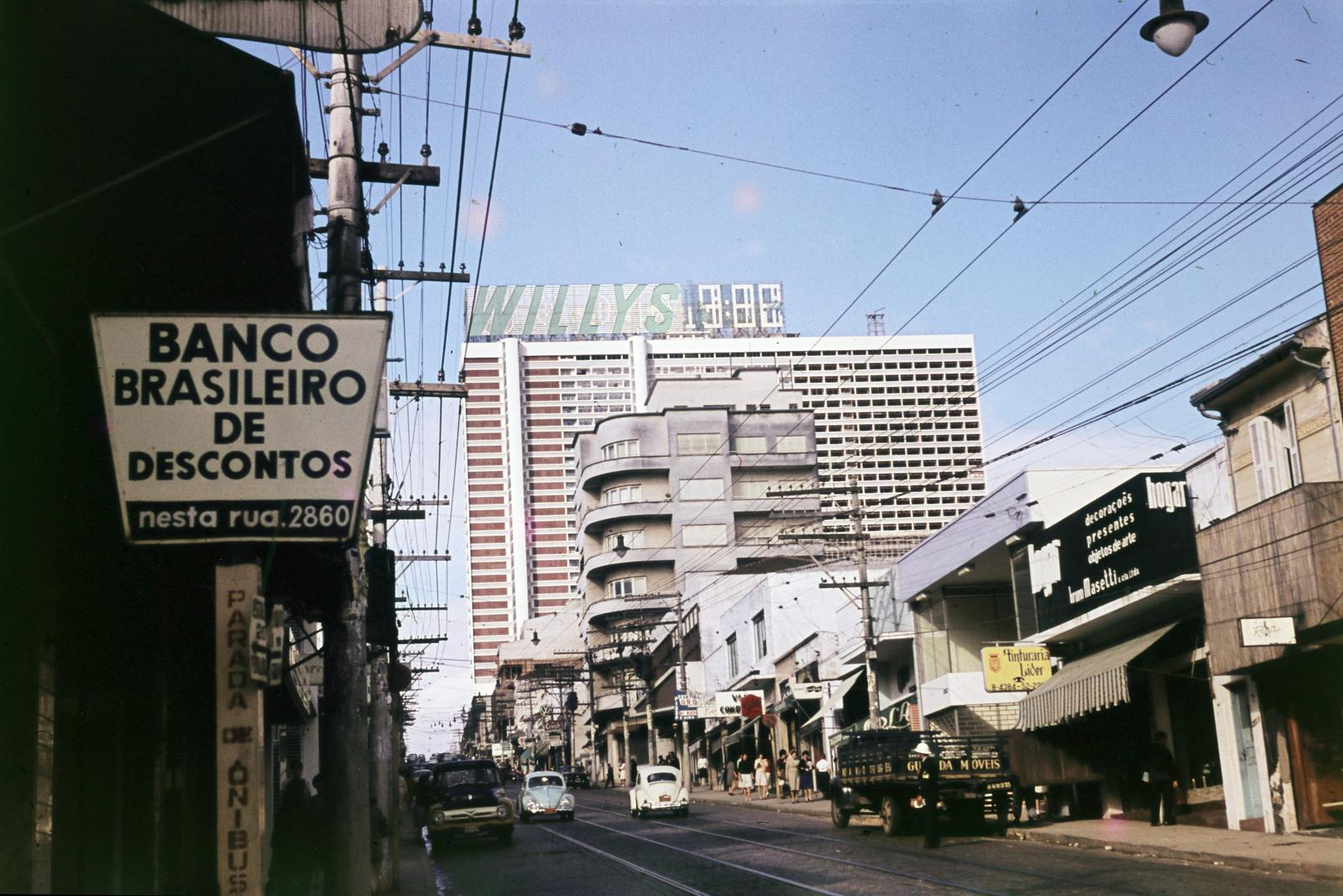 Brazília, Sao Paulo, a Rua Augusta a Rua Alameda Santos felé, szemben a Conjunto Nacional bevásárlóközpont., 1962, Csaba László örökösei, Fortepan #288055