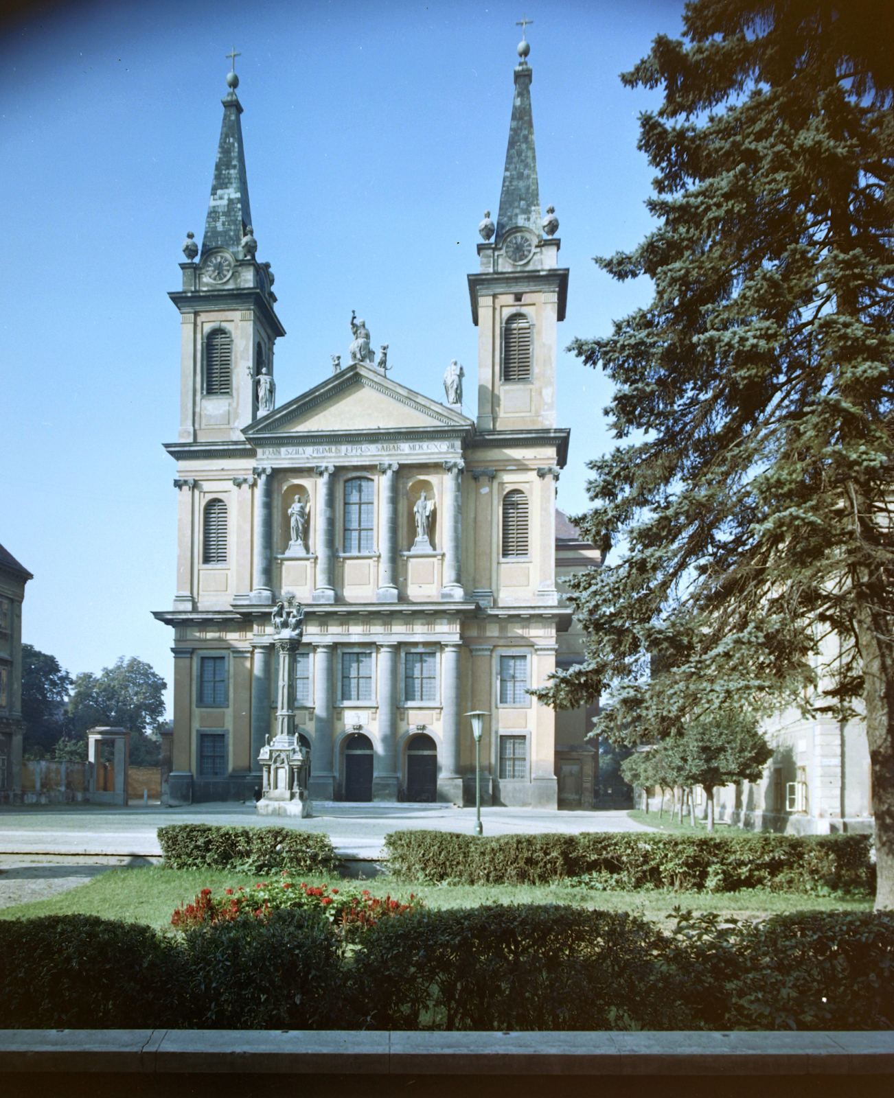 Hungary, Szombathely, Mindszenty tér 1., Sarlós Boldogasszony Székesegyház., 1967, Építésügyi Dokumentációs és Információs Központ, VÁTI, church, colorful, Classicism, Melchior Hefele-design, Fortepan #28809