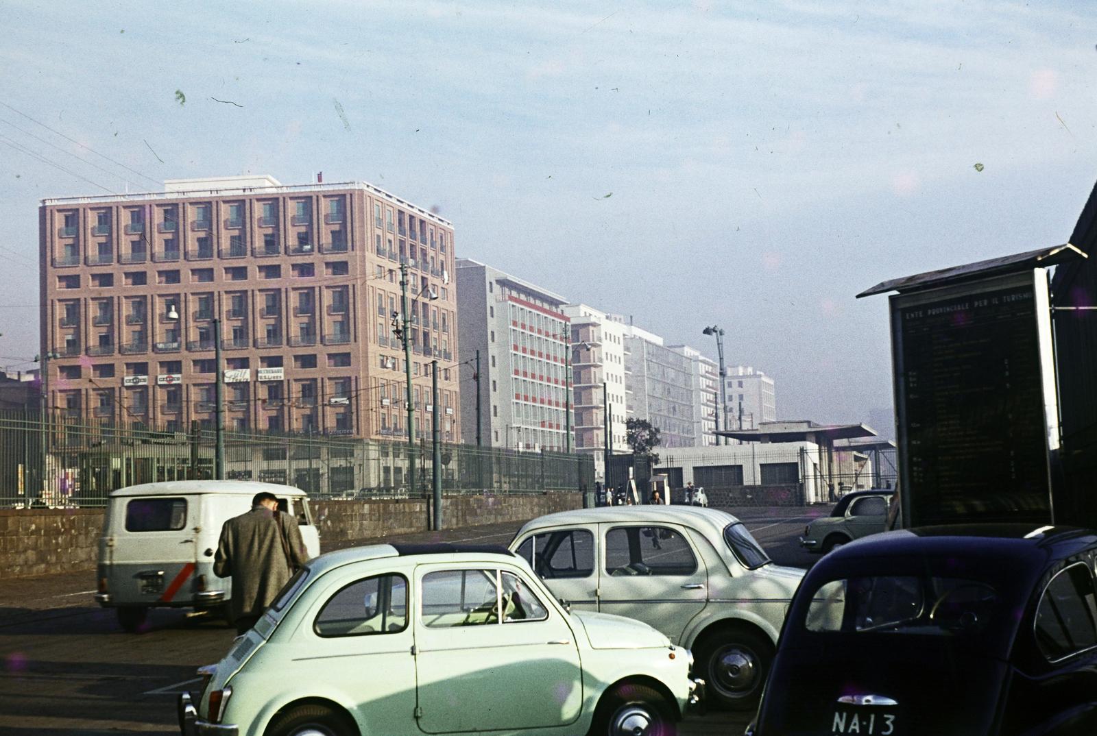 Italy, Naples, Molo Beverello, balra Piazza Municipio 84. számú saroképület látható., 1963, Csaba László örökösei, colorful, Fortepan #288097