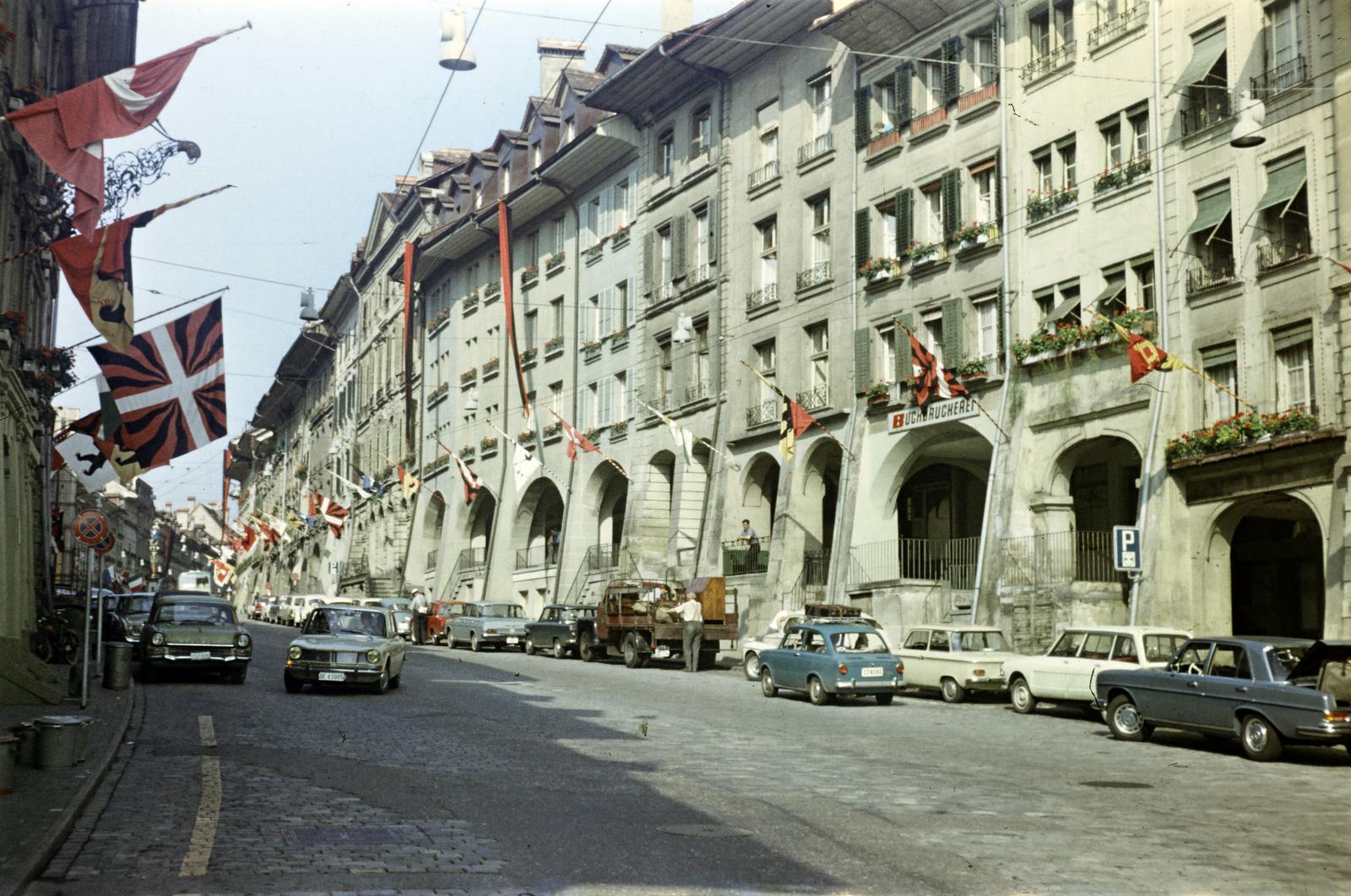 Switzerland, Bern, a Gerechtigkeitsgasse a Nydeggasse felől a Gerechtigkeitsbrunnen felé., 1964, Csaba László örökösei, colorful, Fortepan #288143