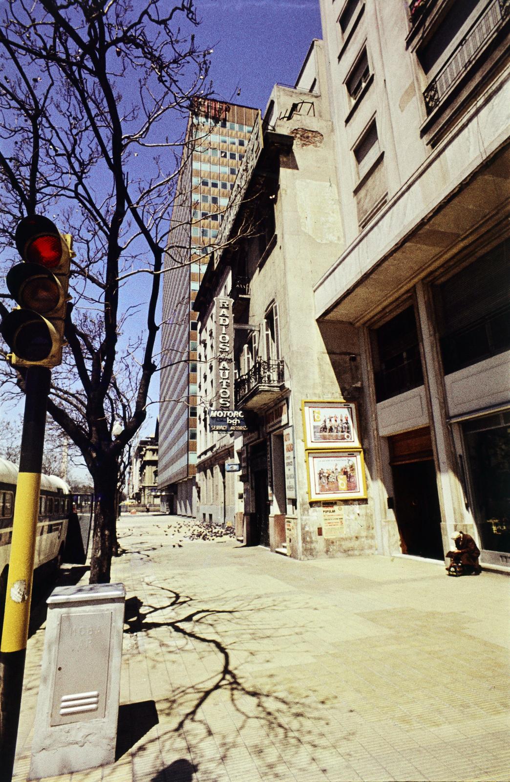 Argentína, Buenos Aires, Avenida 9 de Julio, a Avenida Córdoba és a Calle Viamonte közti szakasza. A képen középen a Torre Mirafiori irodaház., 1969, Csaba László örökösei, Fortepan #288182