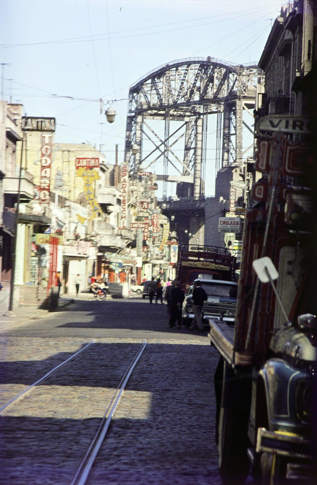 Argentina, Buenos Aires, Necochea a Don Pedro de Mendoza felé, távolban a Puente Nicolás Avellaneda., 1969, Csaba László örökösei, Fortepan #288202