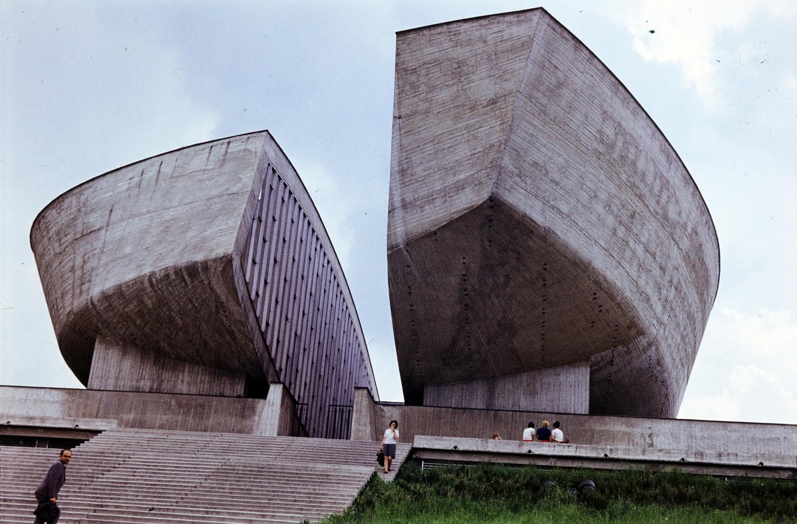 Slovakia, Banská Bystrica, a Szlovák Nemzeti Felkelés múzeuma., 1974, Csaba László örökösei, modern architecture, Czechoslovakia, colorful, Fortepan #288299