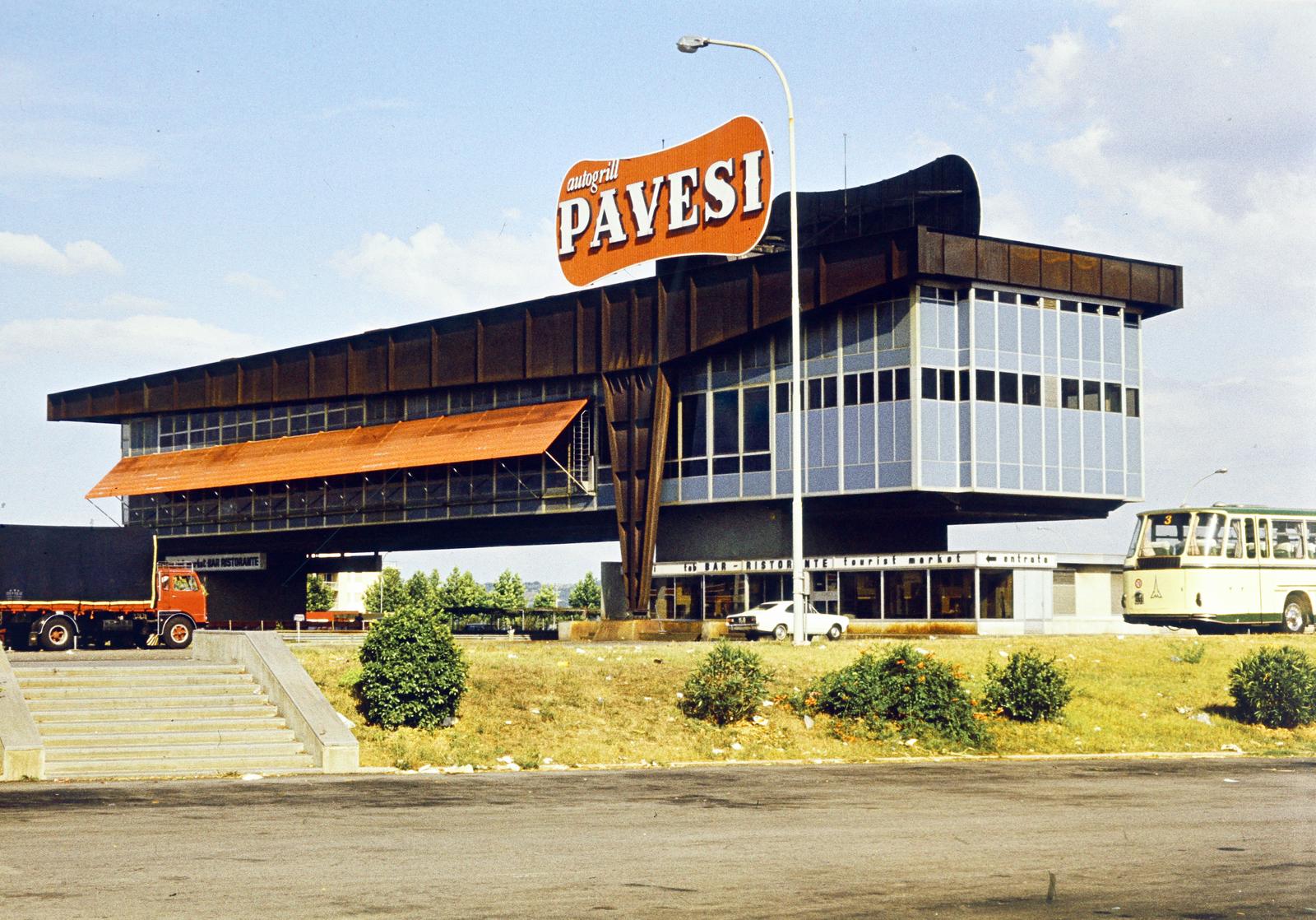 Olaszország, Montepulciano, Pavesi Autogrill az A1-es autópálya (Autostrada del Sole) mellett., 1974, Csaba László örökösei, színes, Fortepan #288331