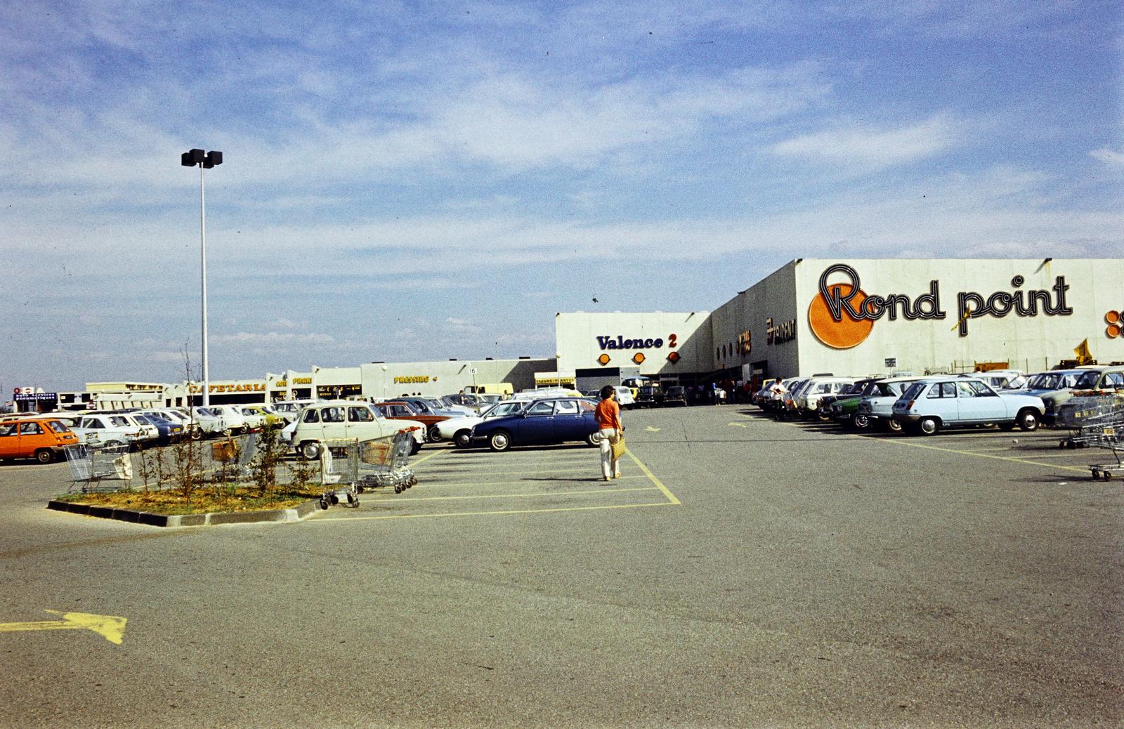 France, Avenue de Romans, Valence 2 bevásárlóközpont., 1976, Csaba László örökösei, car park, department store, Fortepan #288408
