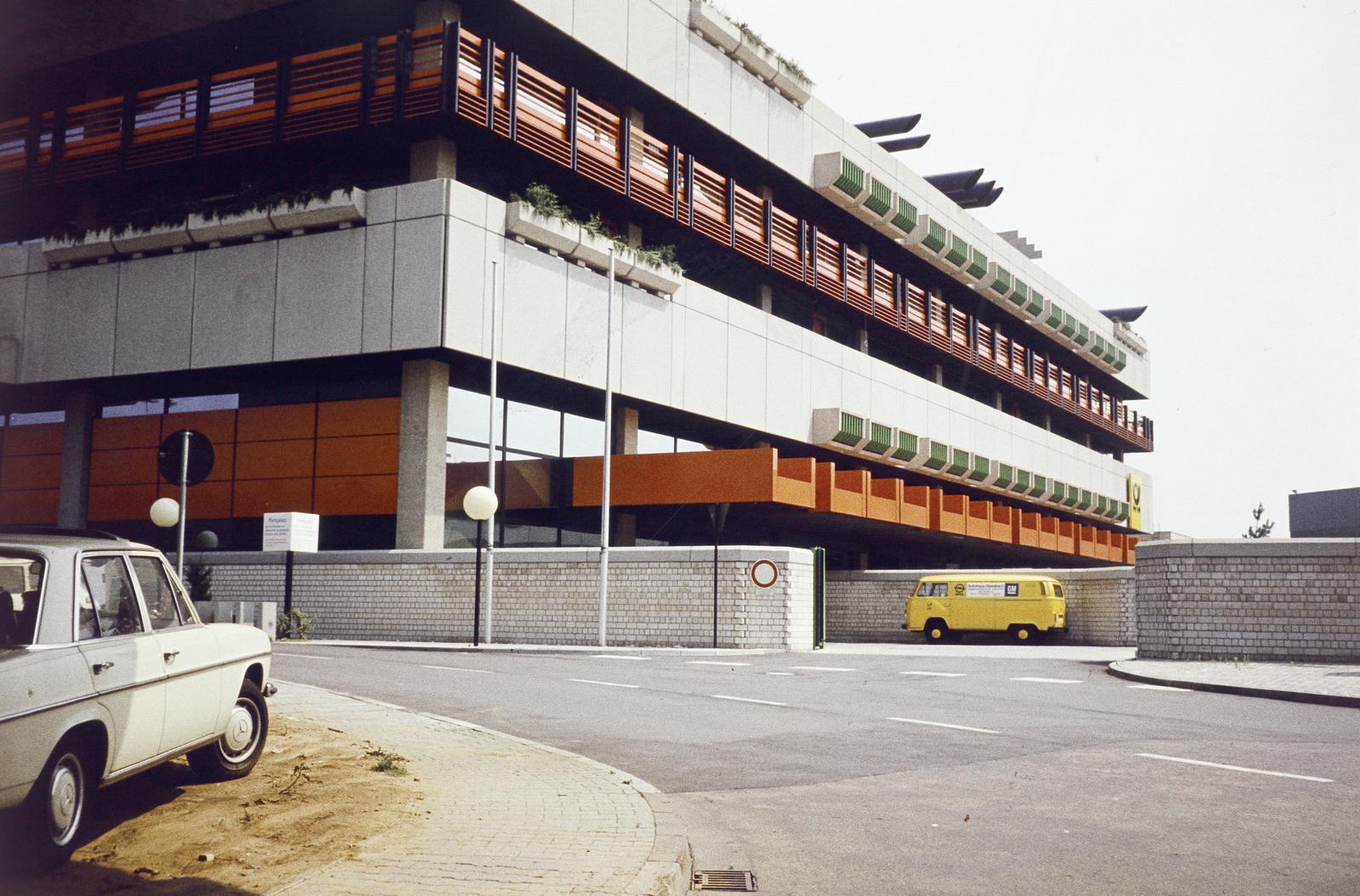 Germany, Frankfurt am Main, Luftpostleitstelle (légiposta-irányító központ) a Frankfurti repülőtéren., 1978, Csaba László örökösei, Fortepan #288447