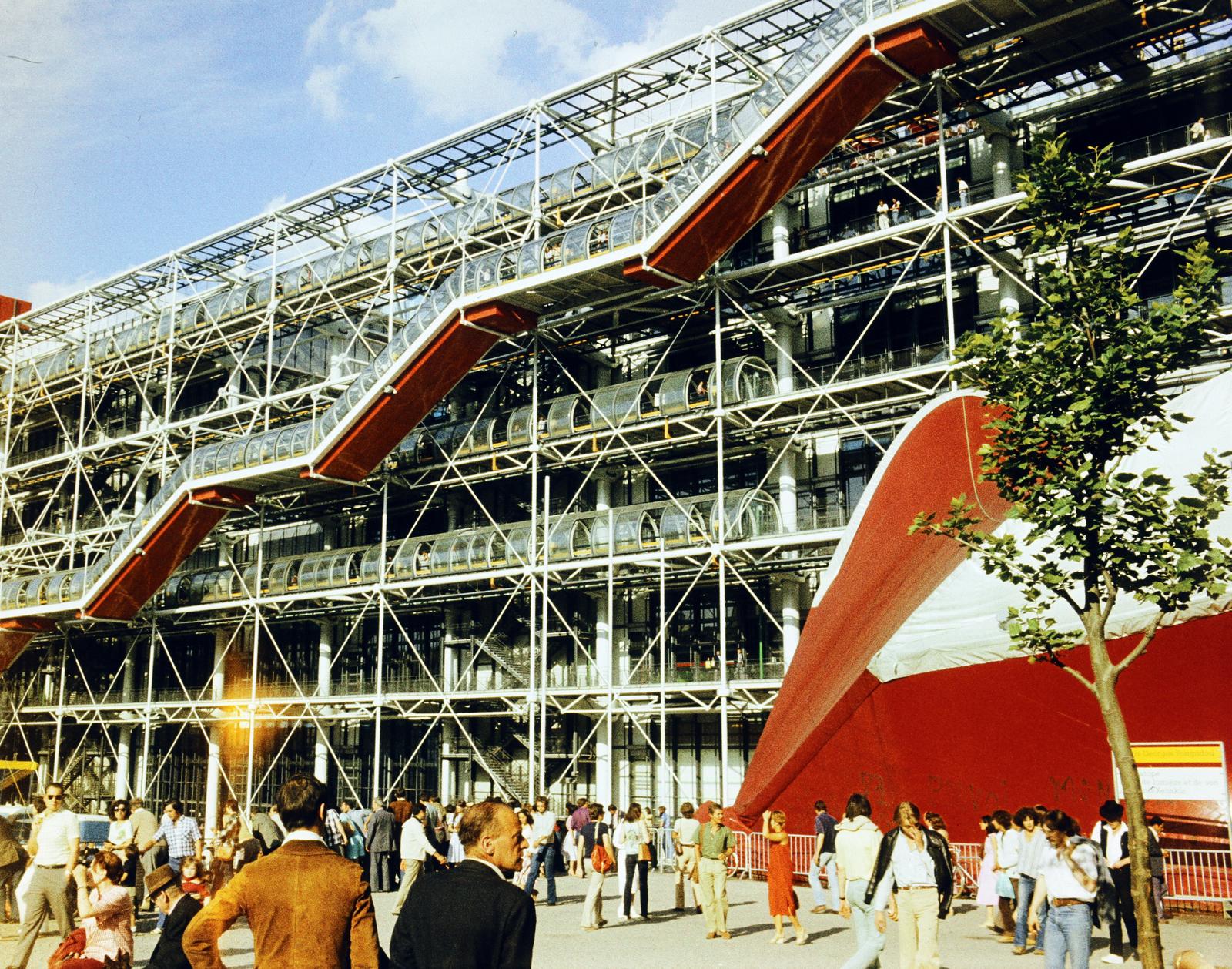 Franciaország, Párizs, Place Georges Pompidou, Pompidou központ, a felvétel a Rue Saint-Merri közelében készült., 1978, Csaba László örökösei, múzeum, Fortepan #288455