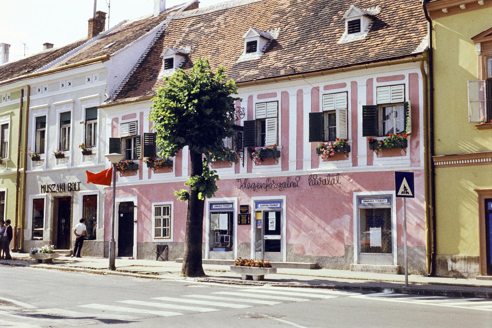 Hungary, Kőszeg, a Várkör 67., 69 a Fő (Köztársaság) tér felől., 1982, Csaba László örökösei, Fortepan #288531