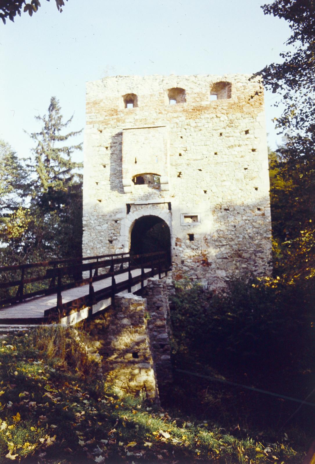 Austria, Sopronszentmárton, Lánzsér vára, külső kapubástya., 1981, Csaba László örökösei, Fortepan #288554