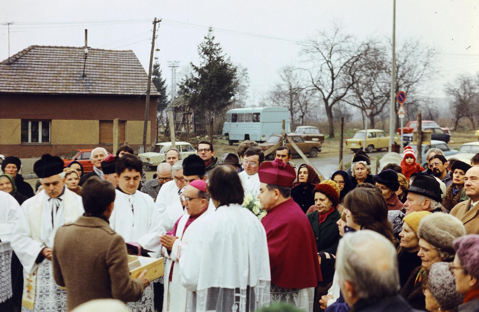 Hungary, Kaposvár, Béke utca, középen Szendi József veszprémi érsek és Baróti János apátplébános., 1982, Csaba László örökösei, Fortepan #288577