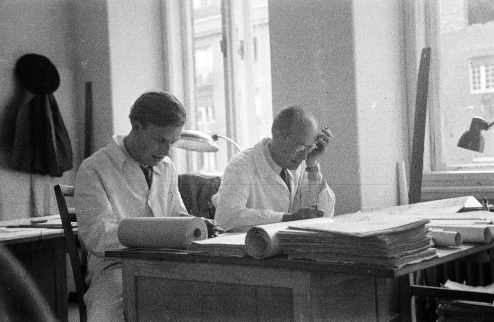 1950, Csaba László örökösei, men, designer, prop up the head, overall, Fortepan #288623