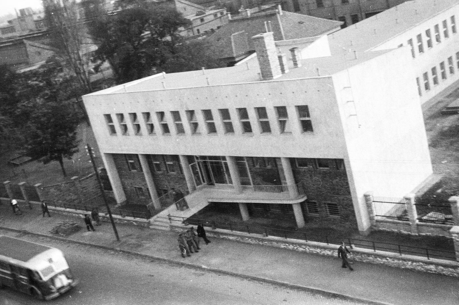Magyarország, Budapest XIX., Üllői út 303., a Hofherr-Schrantz-Clayton-Shuttleworth Magyar Gépgyári Művek Rt. iparitanuló-iskolája (később BGSZC Ganz Ábrahám Két Tanítási Nyelvű Szakgimnázium és Szakközépiskola)., 1949, Csaba László örökösei, modern építészet, Budapest, ferde, Fortepan #288646