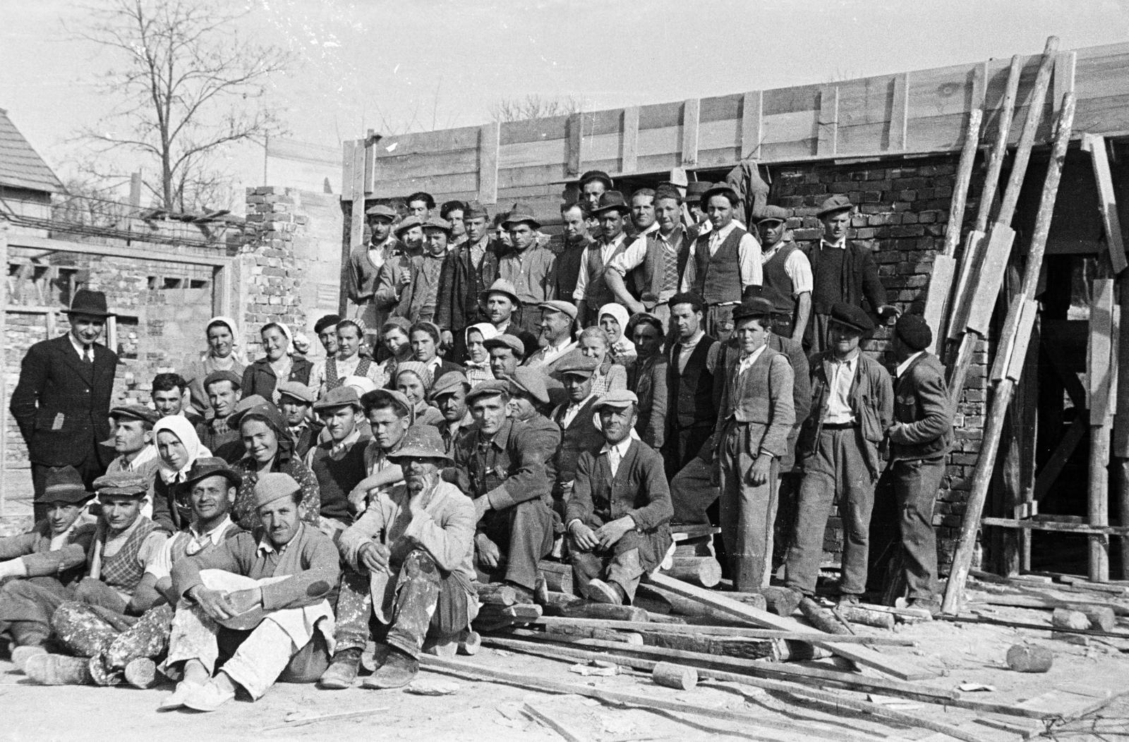 Hungary, Bélapátfalva, IV. Béla út 78-80., a Gárdonyi Kultúrotthon (később Művelődési Ház) építkezése., 1951, Csaba László örökösei, Best of, tableau, construction, Fortepan #288658