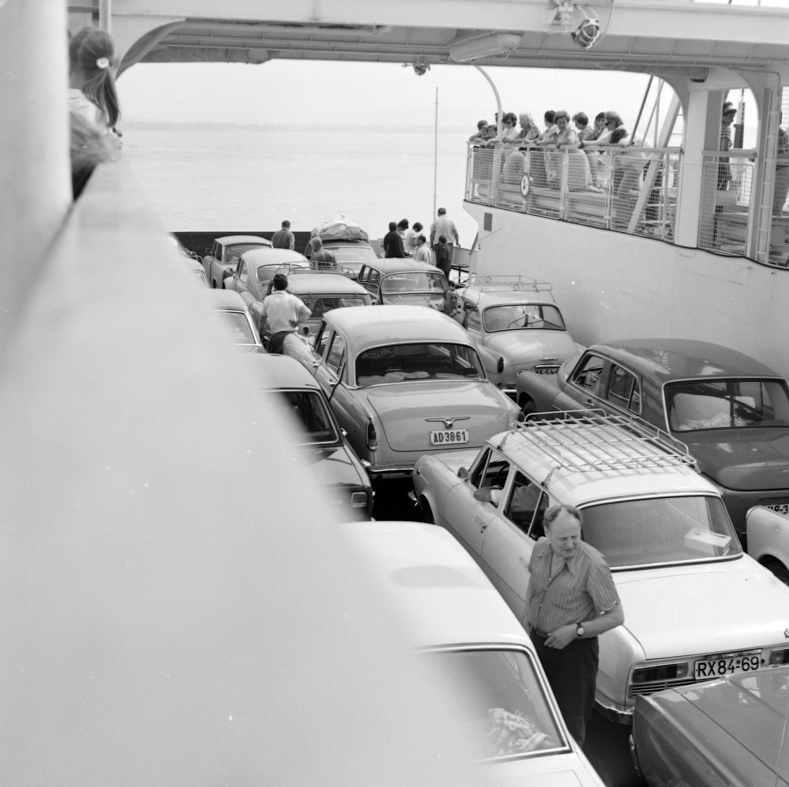 Hungary,Lake Balaton, Balatoni komp., 1972, Építésügyi Dokumentációs és Információs Központ, VÁTI, ship, ferry, Czechoslovak brand, Skoda-brand, Polish brand, passenger, automobile, FSO-brand, number plate, Fortepan #28866