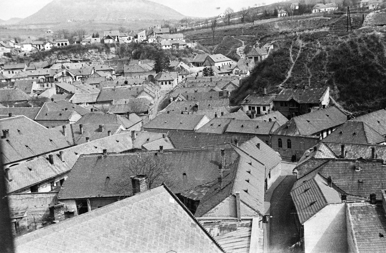 Hungary, Eger, kilátás a Minaretből a Nagy-Eged hegy felé., 1951, Csaba László örökösei, roof, Fortepan #288660