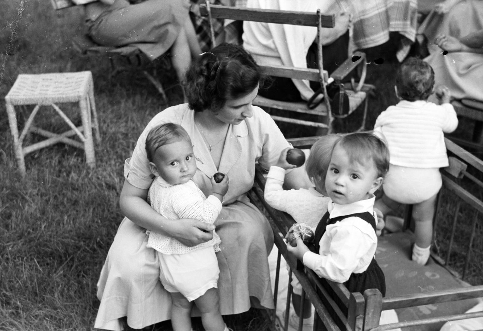 1952, Csaba László örökösei, kids, mother, Fortepan #288666