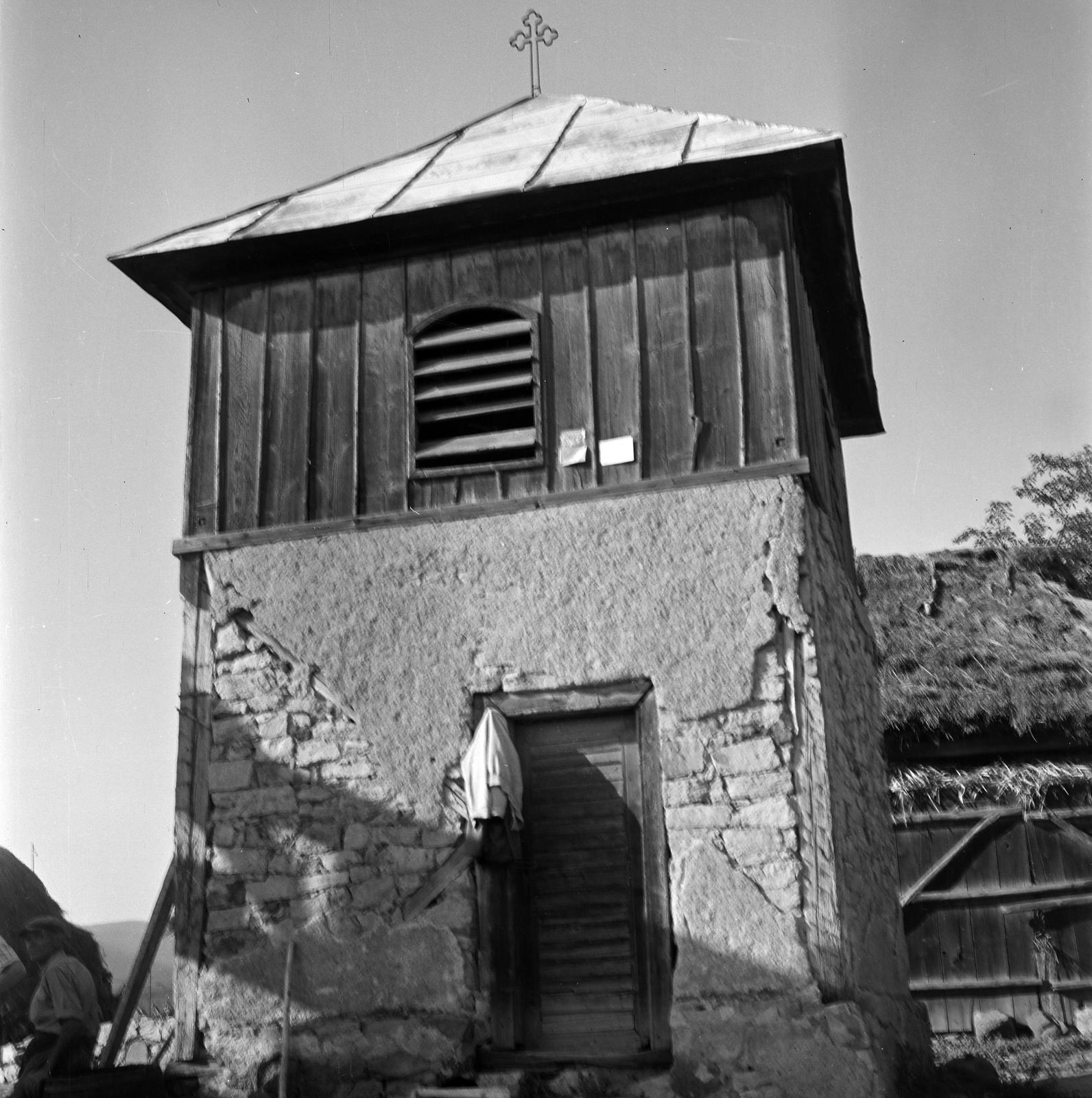 Hungary, Egres utca, harangláb a később felépülő Istenszülő öltönyének elhelyezése-templomnál., 1958, Csaba László örökösei, bell tower, Fortepan #288692