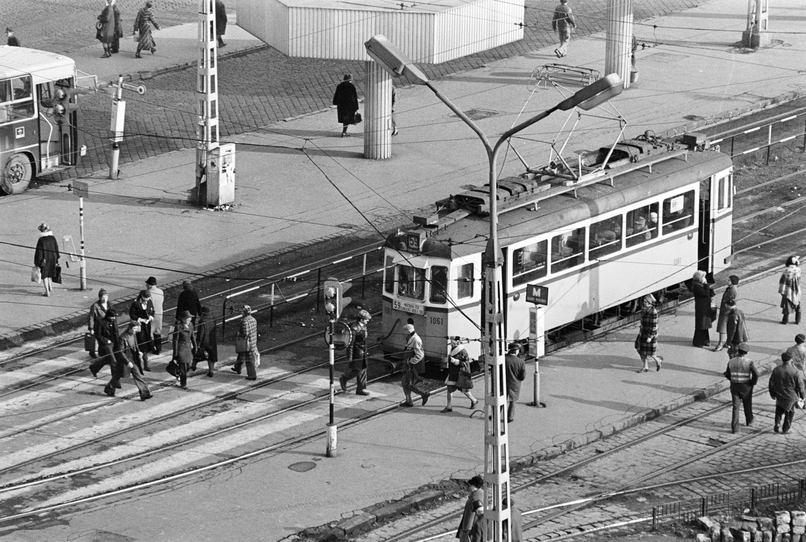 Magyarország, Budapest II., Széll Kálmán (Moszkva) tér., 1979, Prohászka Imre, villamos, Budapest, Fortepan #288729