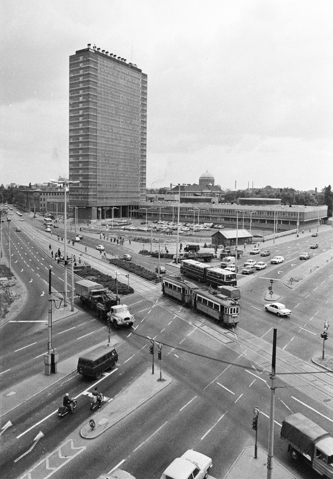 1982, Prohászka Imre, útkereszteződés, közlekedés, villamos, felülnézet, magasház, Fortepan #288730