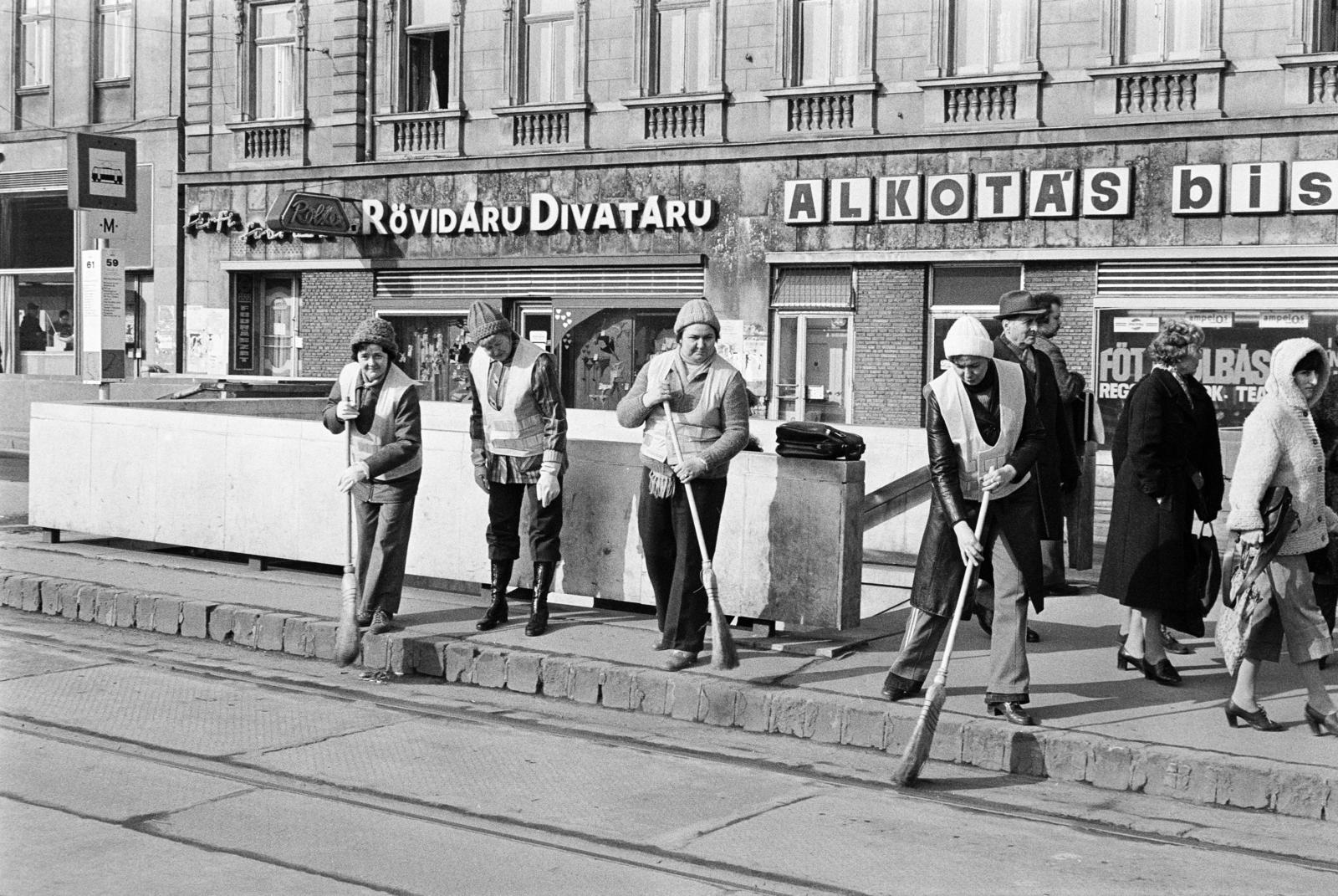 Hungary, Budapest XII., Alkotás utca 1/a., 1984, Prohászka Imre, neon sign, Budapest, Fortepan #288787