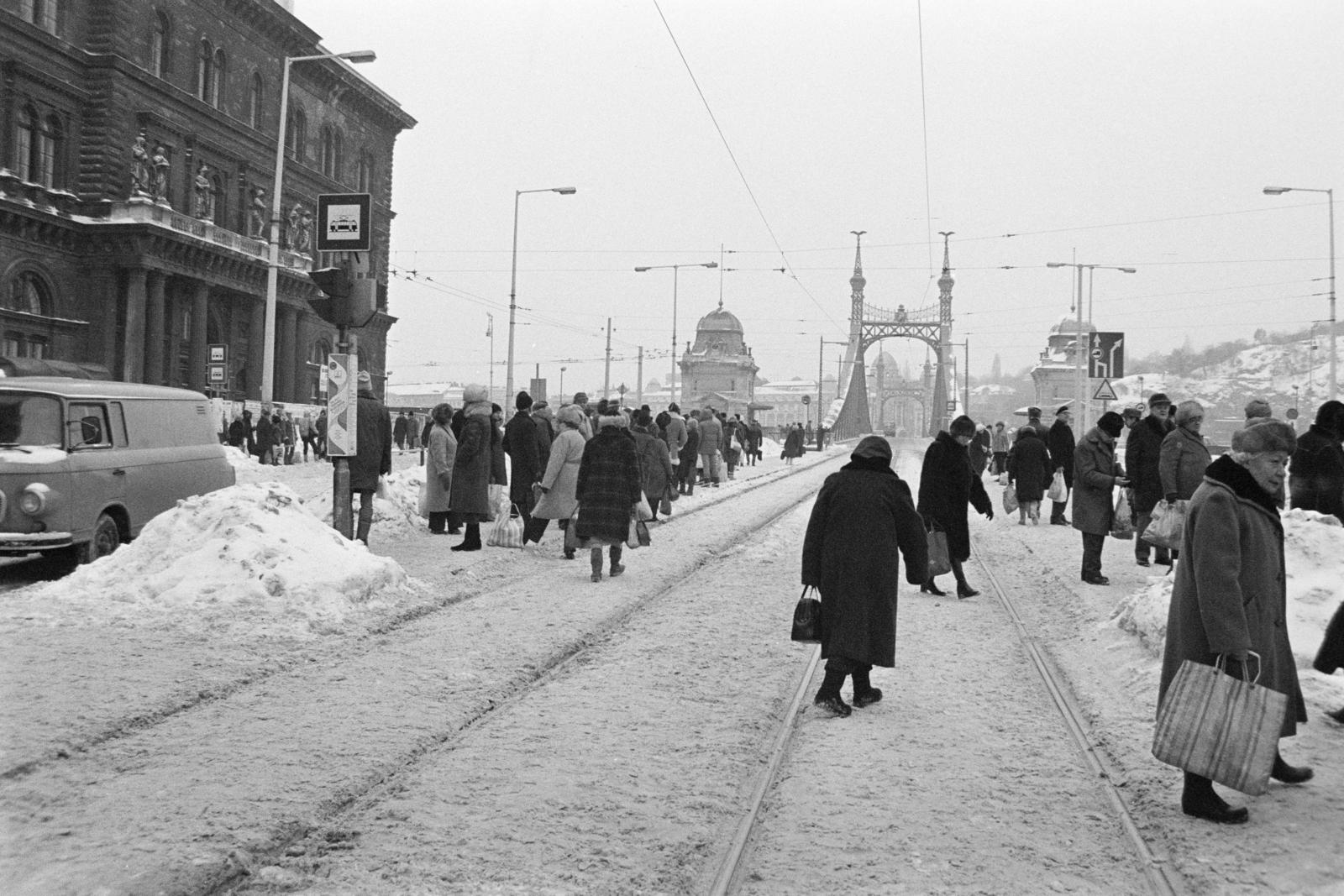 Hungary, Budapest IX., Fővám (Dimitrov) tér, szemben a Szabadság híd., 1987, Prohászka Imre, Budapest, Fortepan #288798