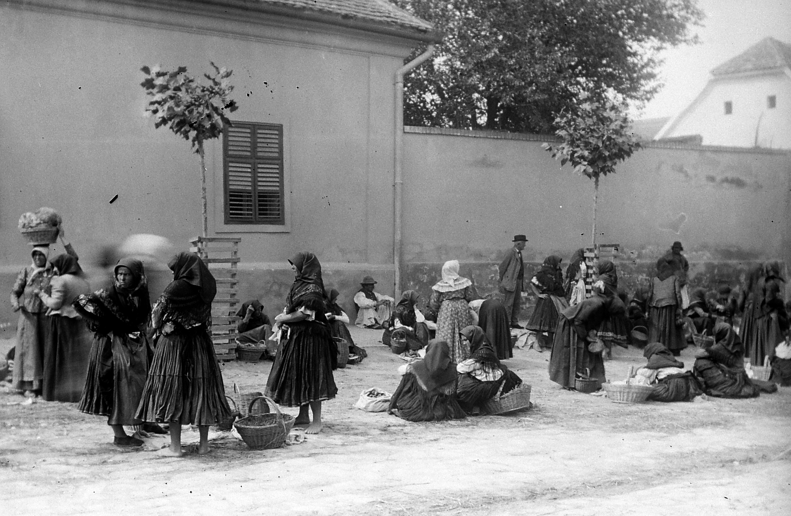 1911, Fortepan, trading, village, market, folk costume, basket, Fortepan #2888