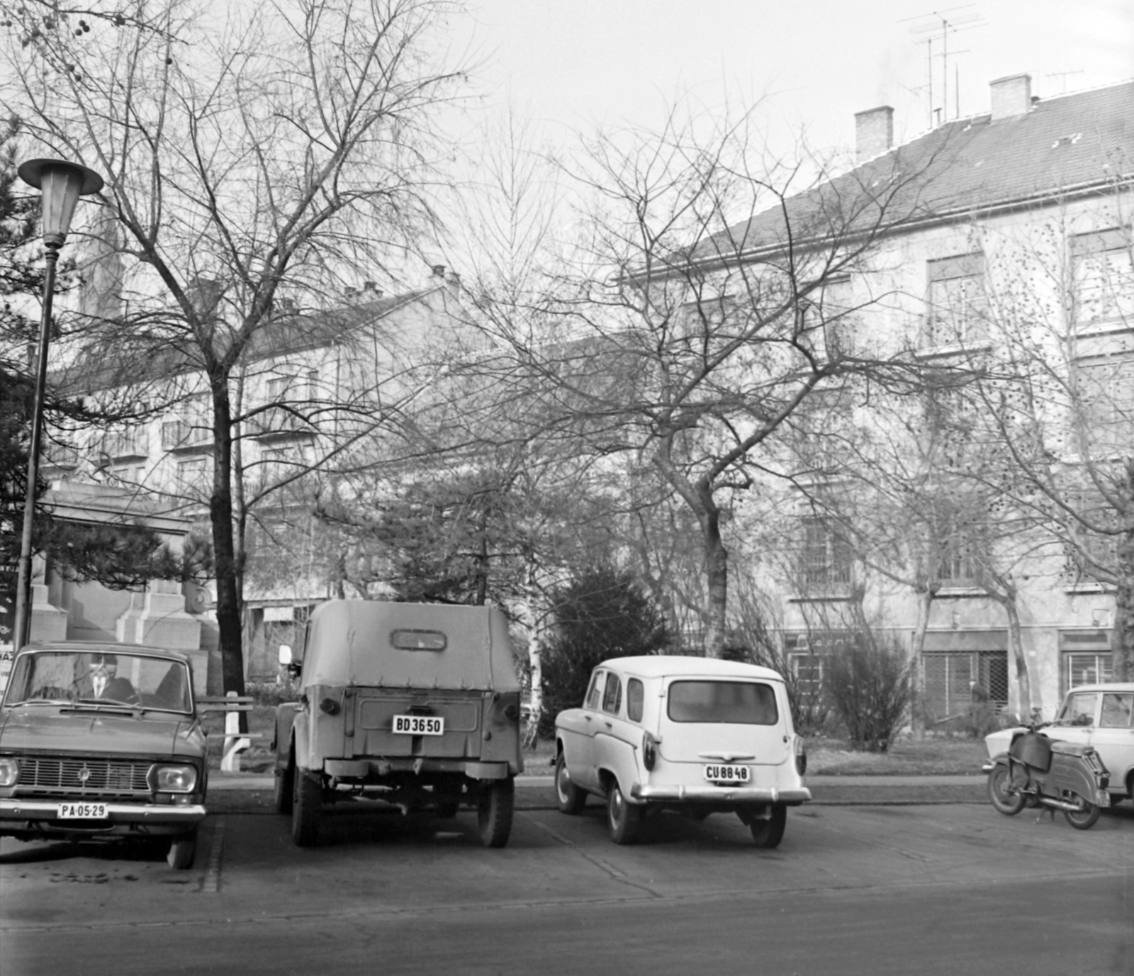 Hungary, Kiskunhalas, Hősök tere északi oldala., 1970, Építésügyi Dokumentációs és Információs Központ, VÁTI, Fortepan #28882