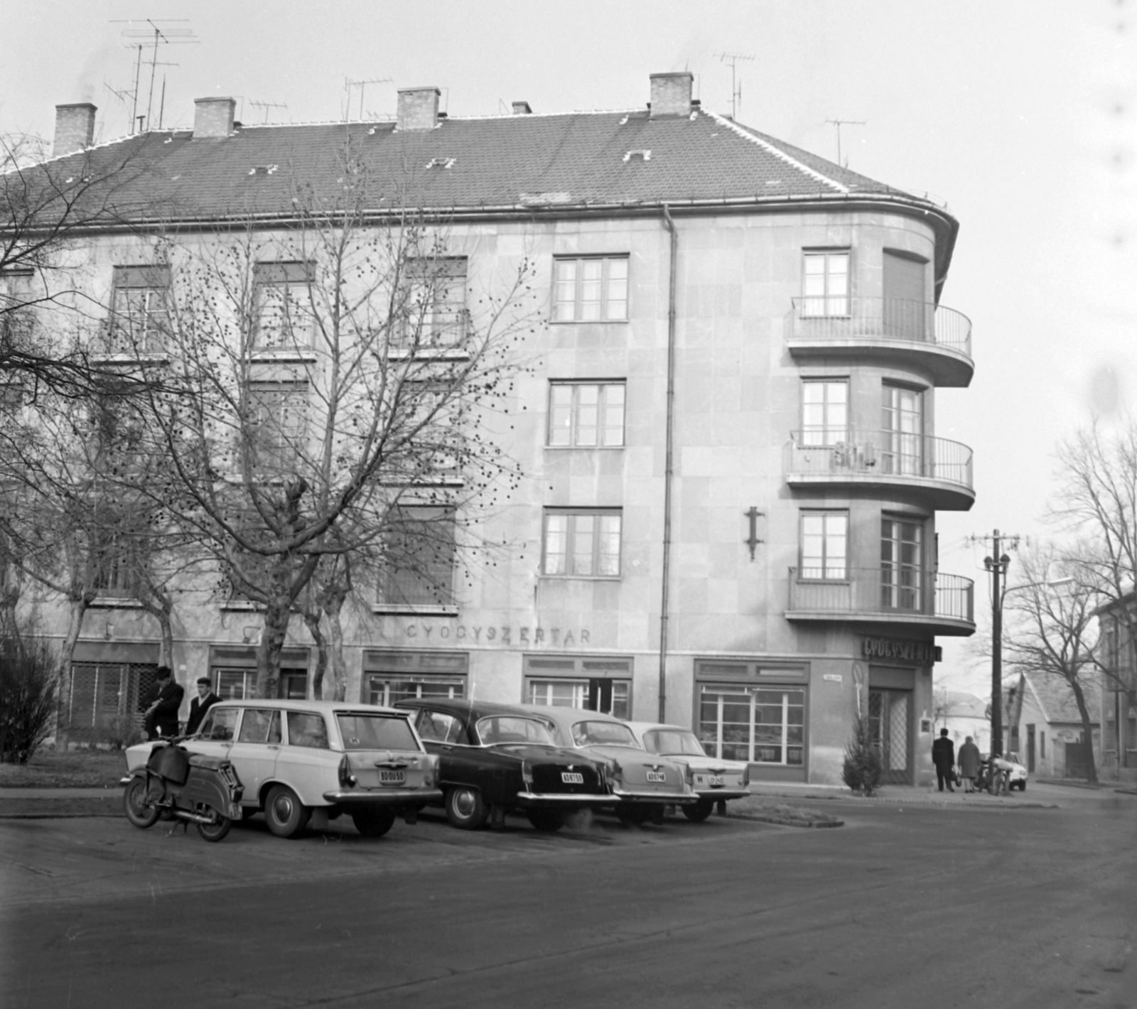 Magyarország, Kiskunhalas, Hősök tere - Eötvös utca sarok., 1970, Építésügyi Dokumentációs és Információs Központ, VÁTI, Fortepan #28883