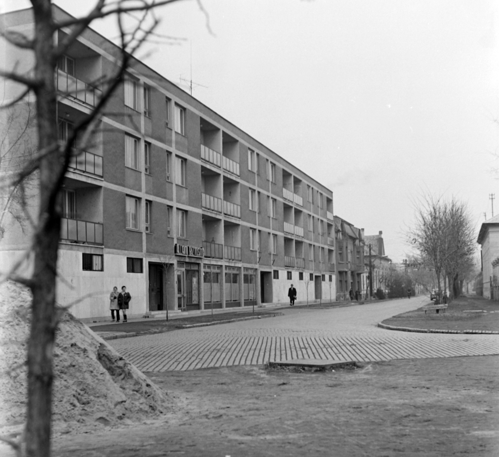 Hungary, Kiskunhalas, Garbai Sándor utca a Bethlen Gábor tér felől., 1970, Építésügyi Dokumentációs és Információs Központ, VÁTI, Fortepan #28886