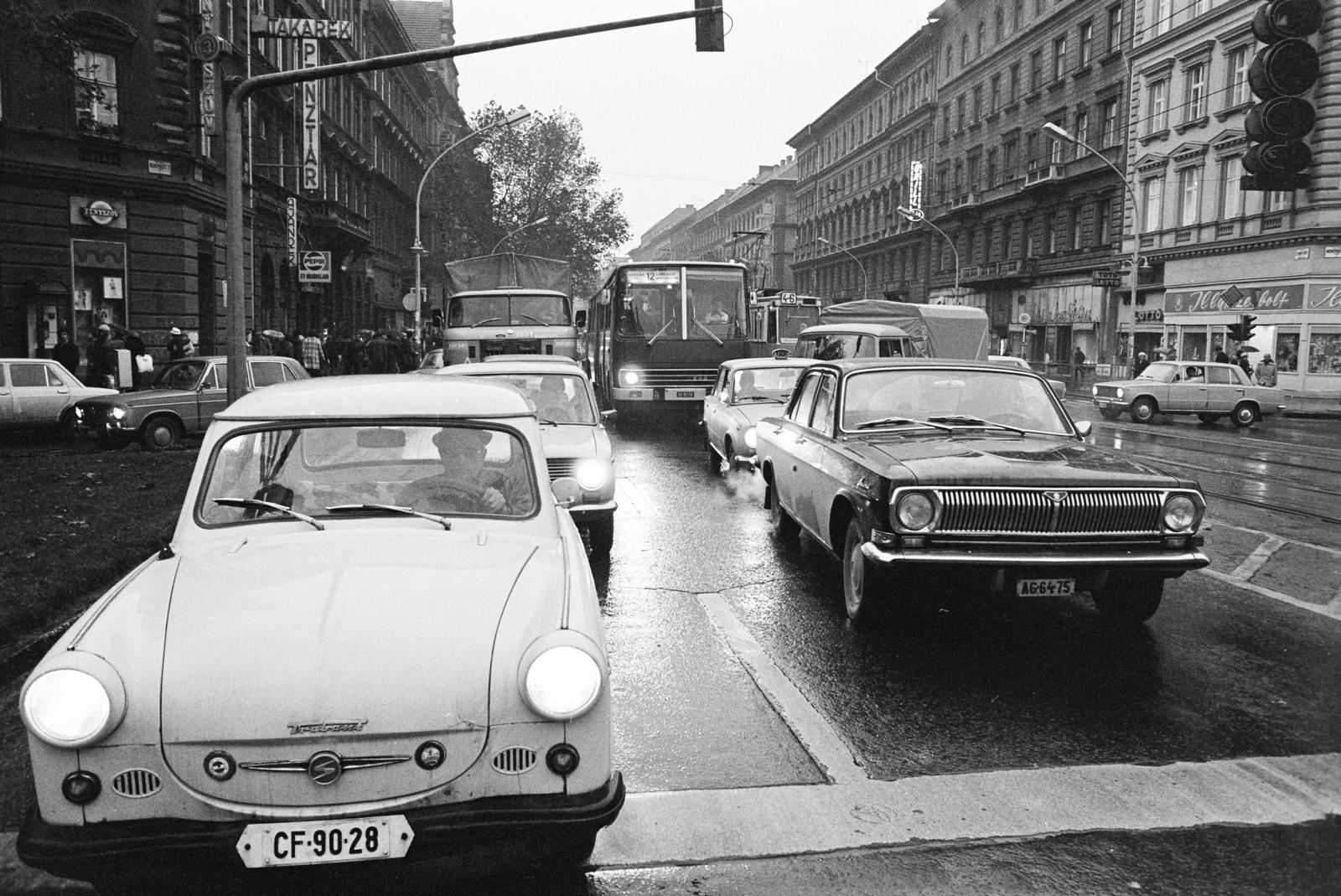 Hungary, Budapest VI., Oktogon (November 7. tér), szemben a Teréz (Lenin) körút a Király (Majakovszkij) utca felé nézve., 1981, Prohászka Imre, Best of, Budapest, number plate, Fortepan #288905