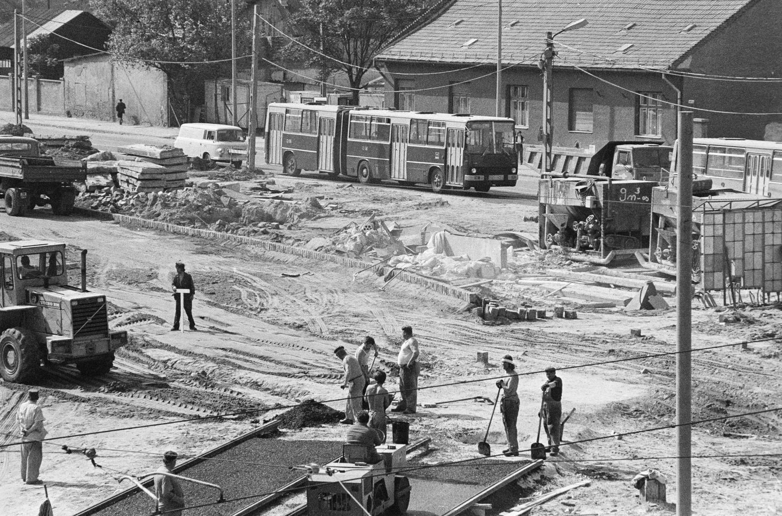 1981, Prohászka Imre, útépítés, csuklós busz, Fortepan #288906