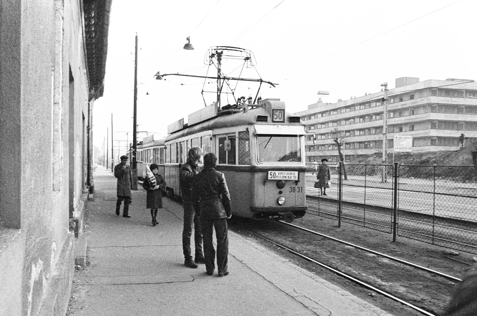 Hungary, Budapest XIX., Üllői út 210. (Vörös Hadsereg útja 92.), villamos megálló a Lehel utca sarkán., 1980, Prohászka Imre, Budapest, Fortepan #288914