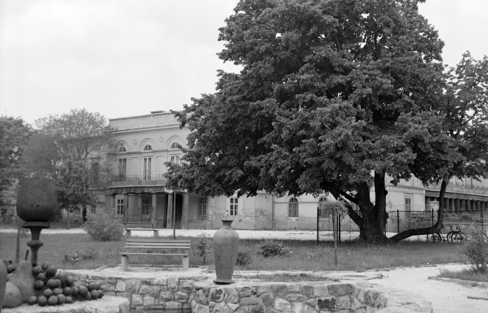 Hungary, Gyöngyös, Orczy kastély, Mátra Múzeum., 1972, Építésügyi Dokumentációs és Információs Központ, VÁTI, art, museum, bench, Classicism, mansion, Lőrinc Zofahl-design, Fortepan #28892