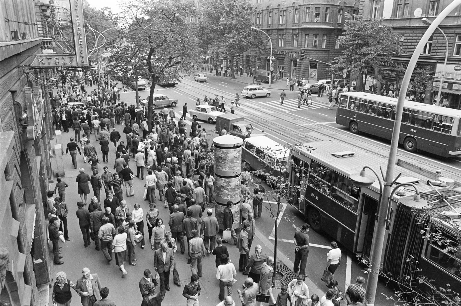 Hungary, Budapest VIII., József körút, balra a Bérkocsis utca, szemben a Scheiber Sándor utca torkolata., 1981, Prohászka Imre, Budapest, Fortepan #288940