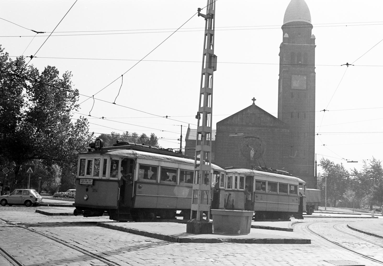 Hungary, Budapest IX., Haller (Hámán Kató) utca - Mester utca kereszteződése, a villamos hátterében a Páli Szent Vince-templom., 1980, Prohászka Imre, tram, Budapest, Fortepan #289002