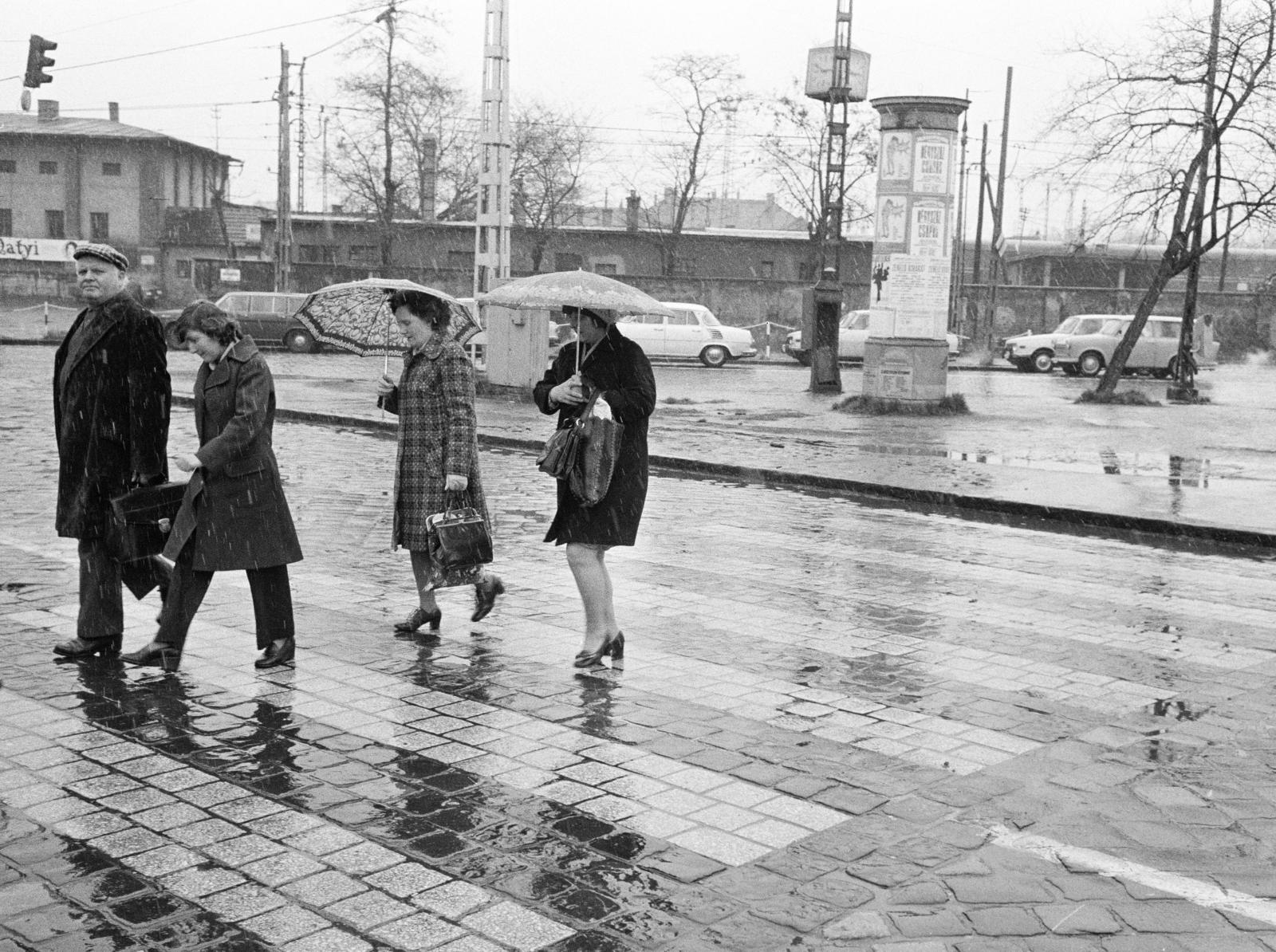 Hungary, Budapest VIII., Orczy tér, háttérben a Józsefvárosi pályaudvar., 1981, Prohászka Imre, Budapest, Fortepan #289003