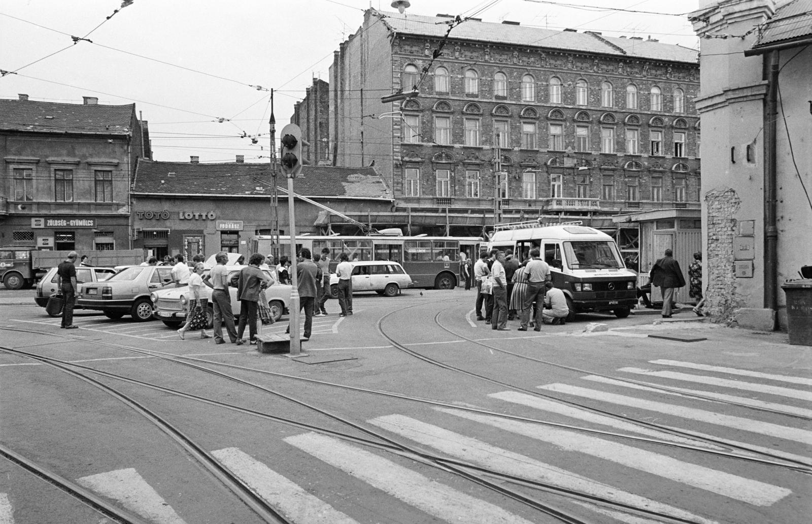 Hungary, Budapest VIII., a felvétel a Baross kocsiszín előtt a Csúcsforgalom című műsor alkalmával készült., 1984, Prohászka Imre, Budapest, Fortepan #289015