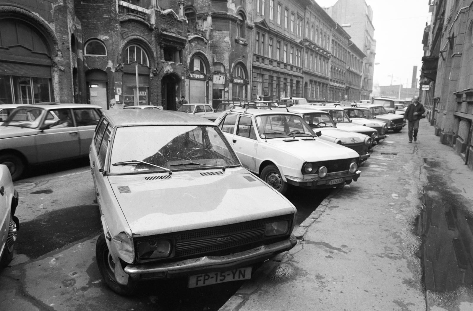 Hungary, Budapest VI., Szinyei Merse utca a Szondi utca - Podmaniczky (Rudas László) utca közötti szakaszon., 1990, Prohászka Imre, Budapest, number plate, Fortepan #289033