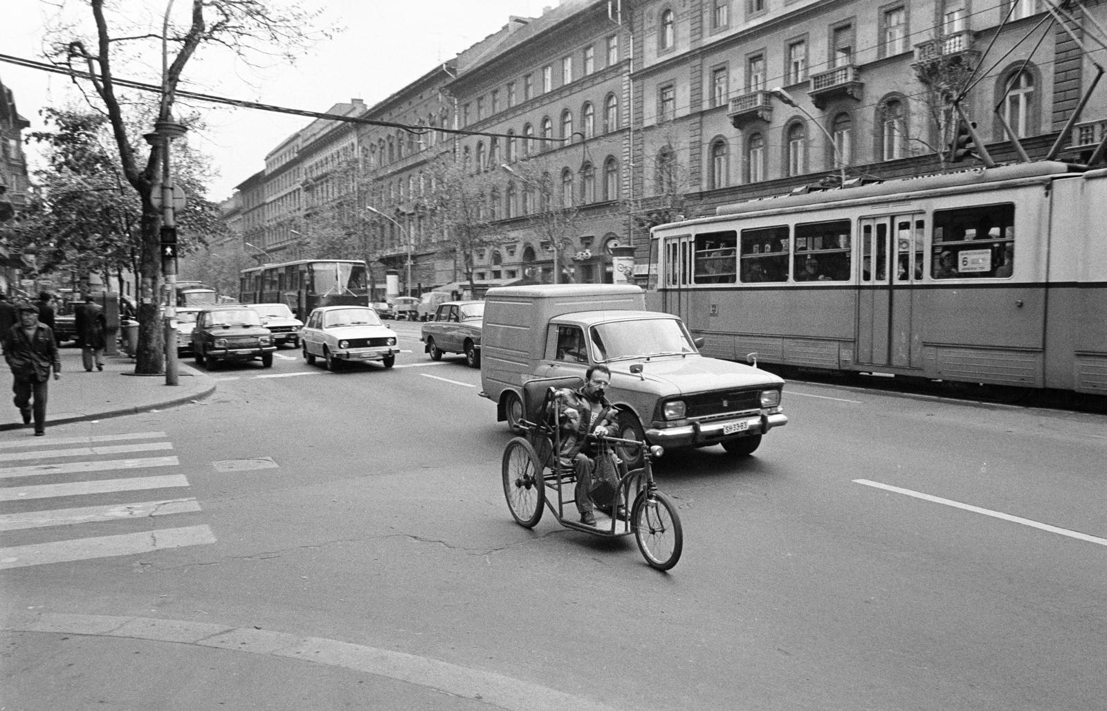 Hungary, Budapest VI., Teréz (Lenin) körút, a felvétel az Aradi utcai kereszteződésnél készült., 1983, Prohászka Imre, tricycle, Budapest, tram, traffic, automobile, crosswalk, Fortepan #289064