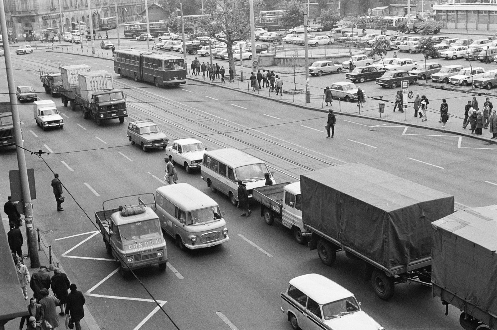1984, Prohászka Imre, traffic, bus, car park, Barkas-brand, trailer, Zuk-brand, Fortepan #289074