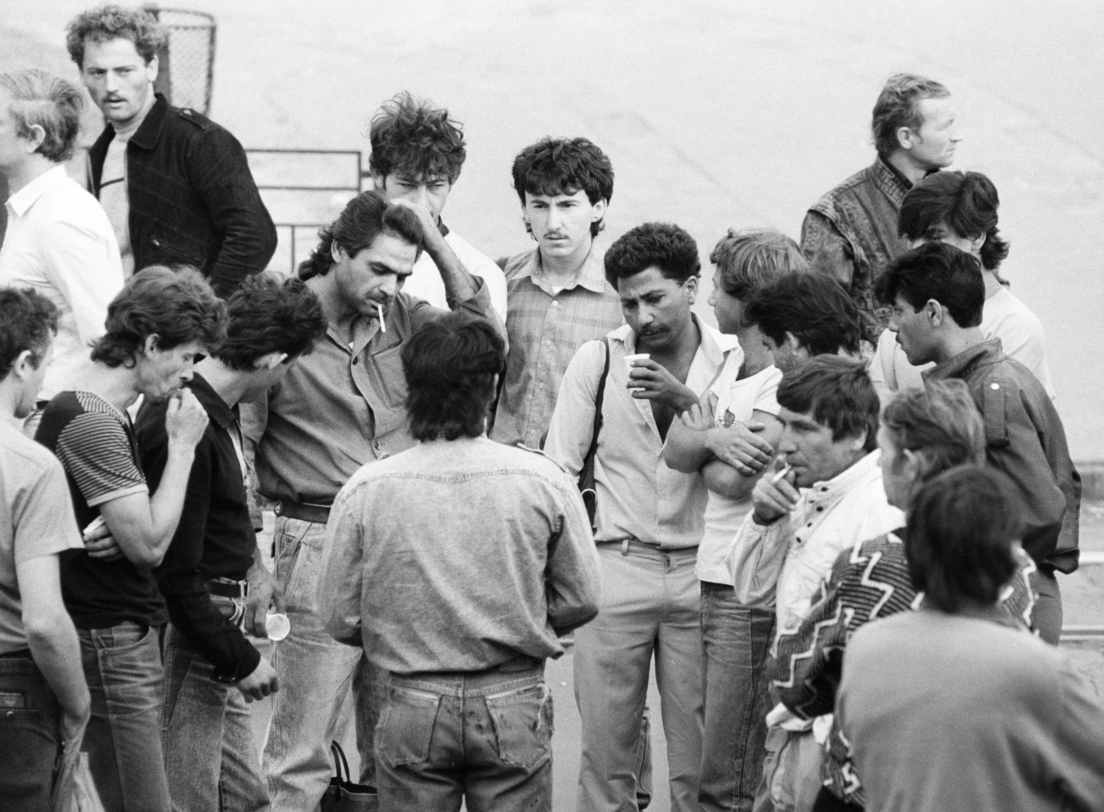 Hungary, Budapest II., Széll Kálmán (Moszkva) tér. Alkalmi / fekete munkára várakozók., 1988, Prohászka Imre, Budapest, Fortepan #289148